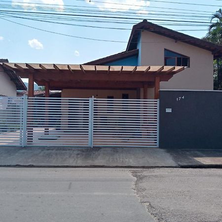Villa Casa Estilo Minimalista Em Ubatuba Extérieur photo